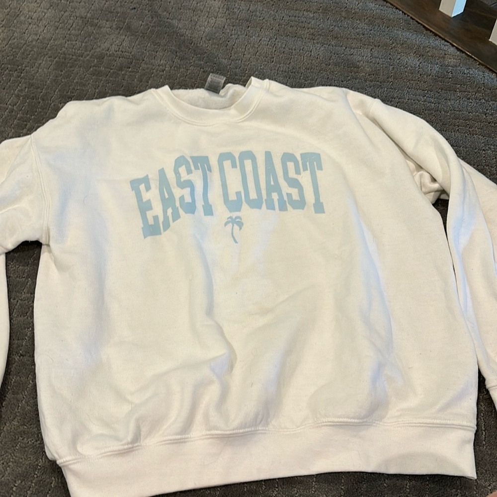 White Beach Crew Neck! Size L, Gildan Brand Heavy Blend. Great Condition